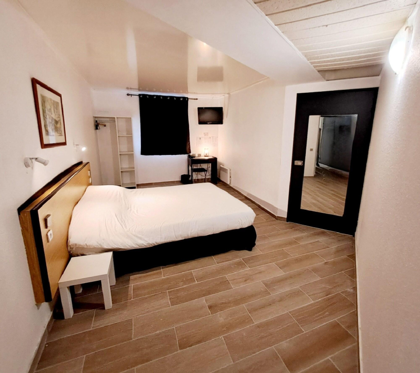 Crystal Hotel Saint Denis Basilique