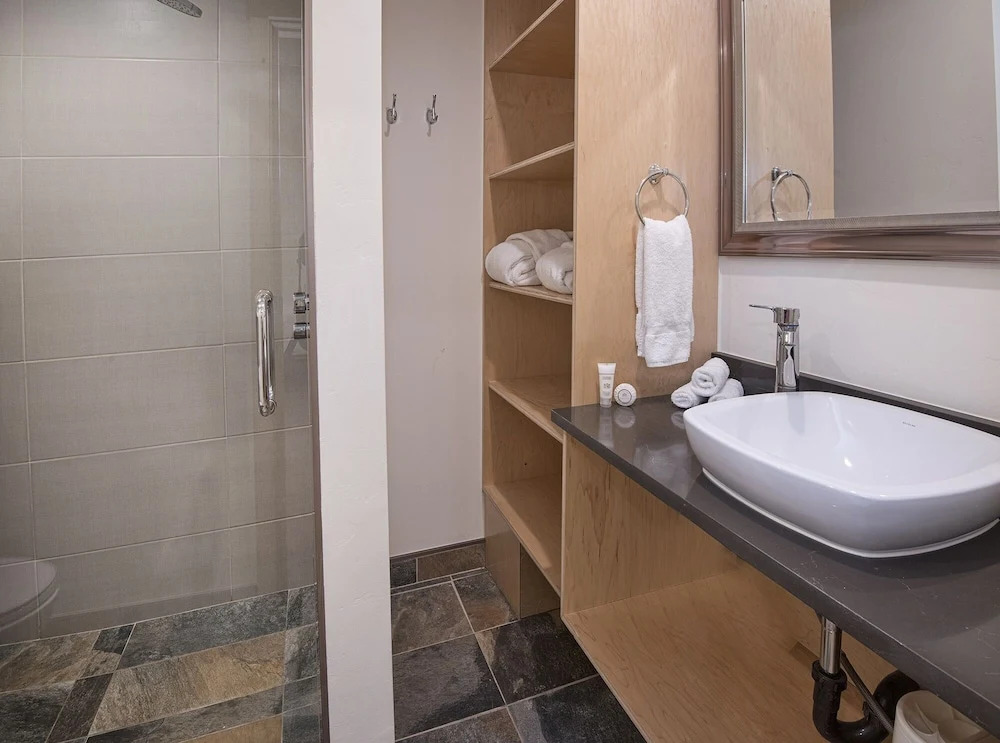 Eiger 9 3 Bedroom Condo by RedAwning