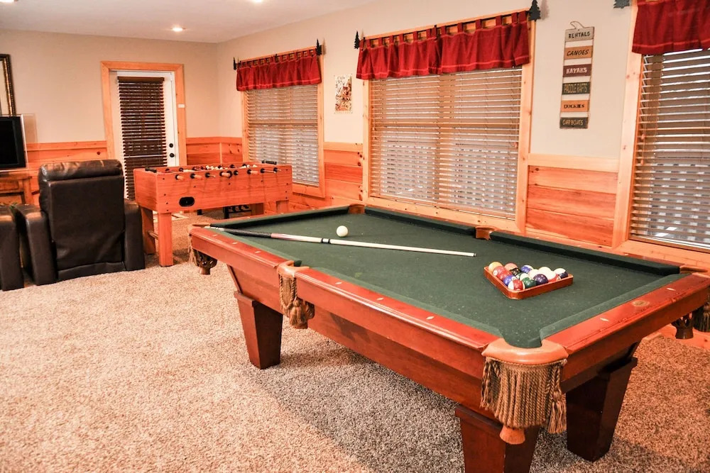 SUNSET POINTE - 5 Br Cabin