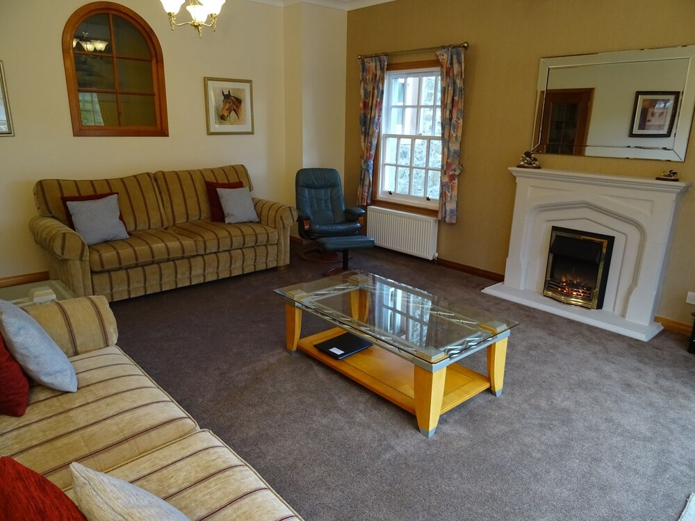 Coach House 4