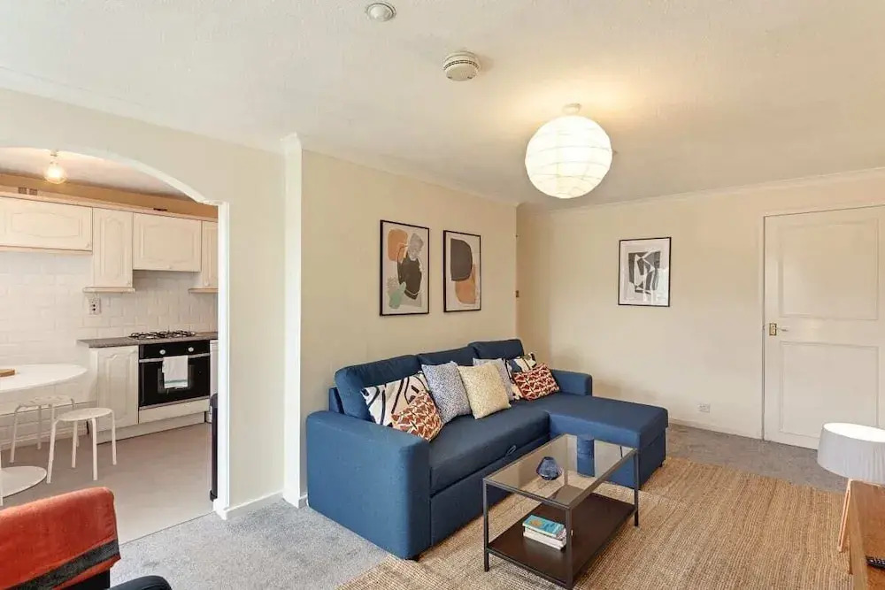 Comfy 6-sleeper Apt w/ Large Patio in W Kensington