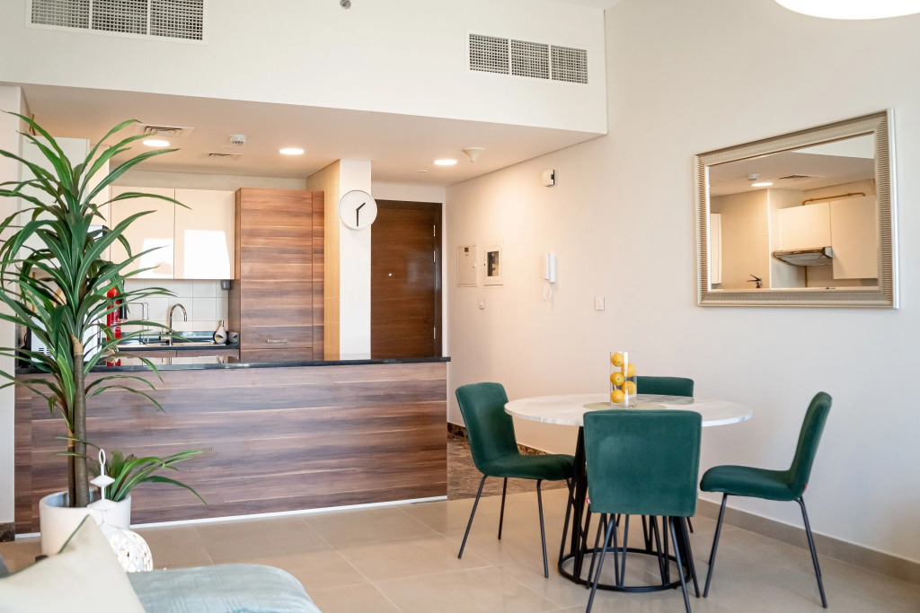 Amazing 1BR apartment with waterfront views!