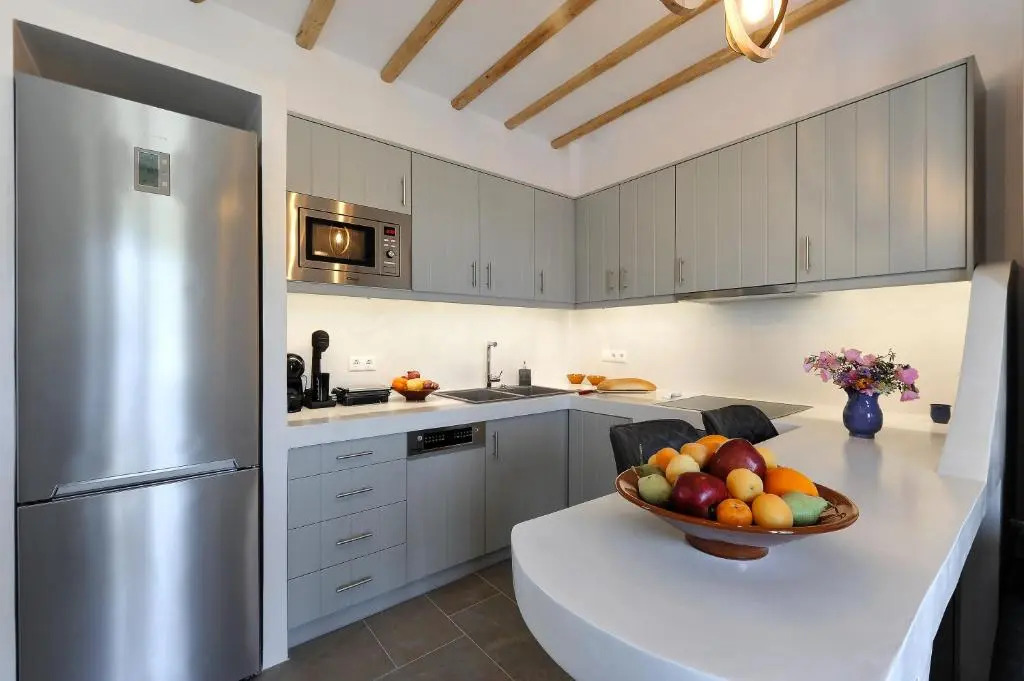 Droufakos’ home, Lux seafront apartment w. View