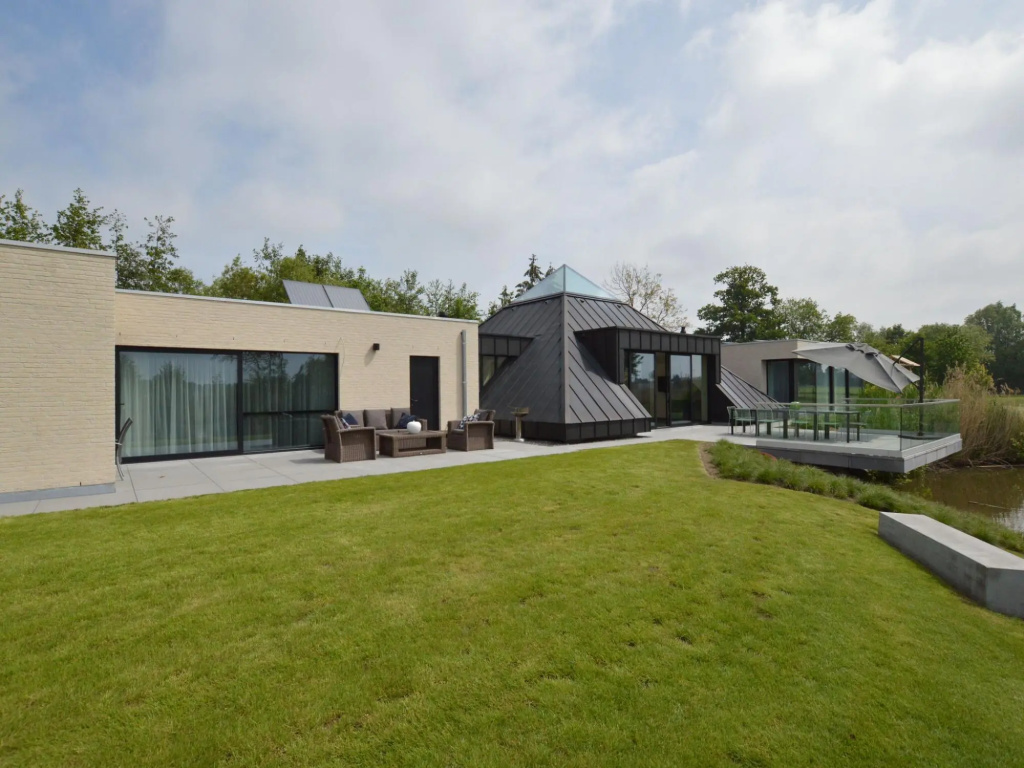 Lovely Holiday Home walleken With a Pond