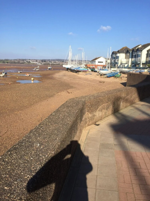 Modern 2 Bedroom Apartment in Central Exmouth