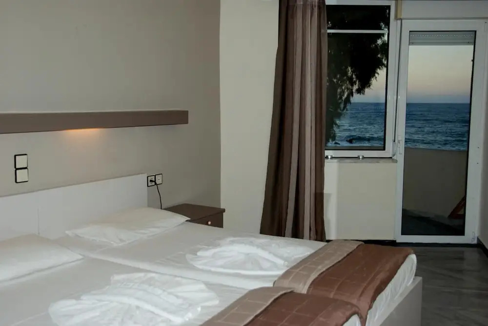 Seafalios-Beach Front Apt