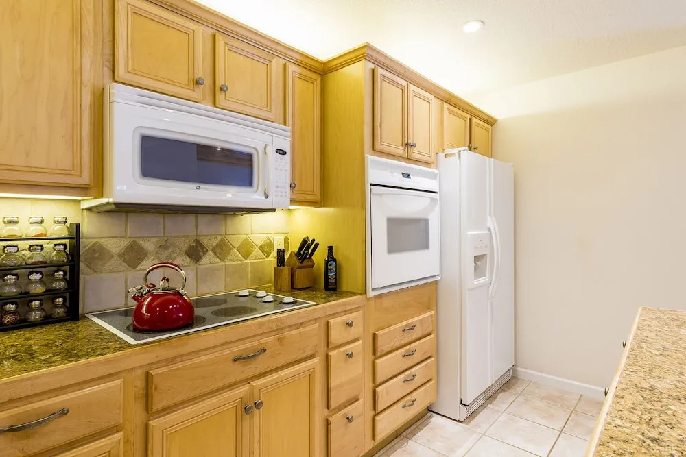 Villas 1450 - 3 Br Condo