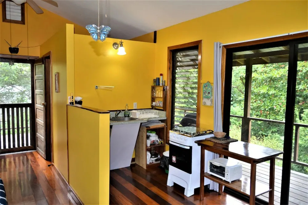 Treetop Cottage Escape in Tropical Garden Near San Ignacio