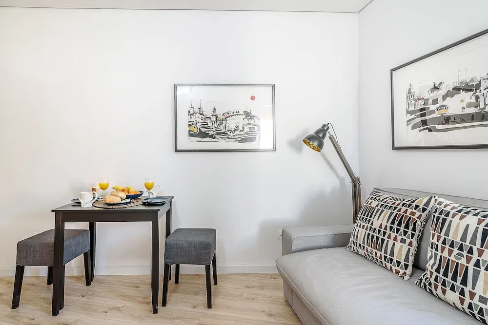 JOIVY Cosy 1-Bed Flat W/Seaview In Alfama