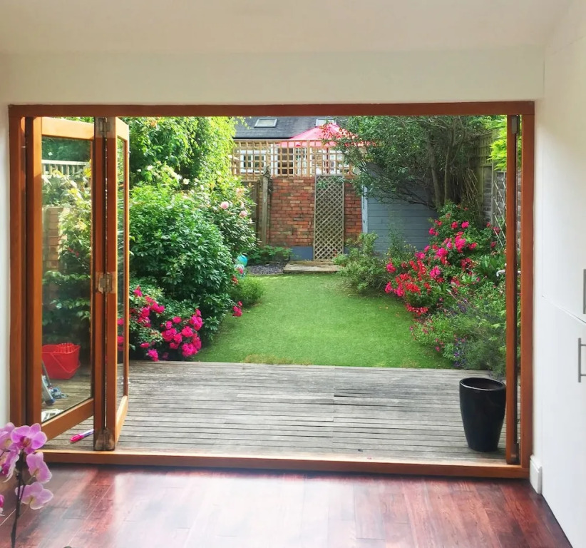 Terraced Home in Tranquil Wimbledon