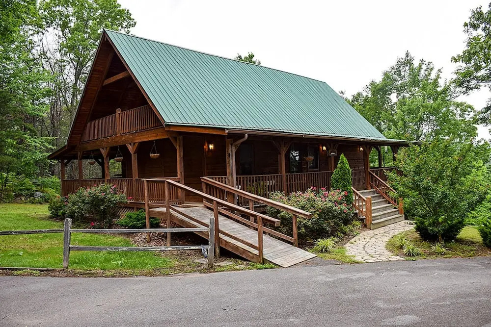 MOUNTAIN SHADOWS - 3 Br Cabin