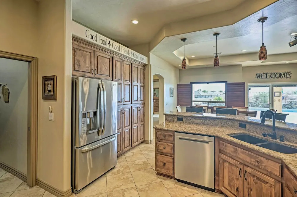 Luxe Retreat w/ Lake Havasu View & Pool!