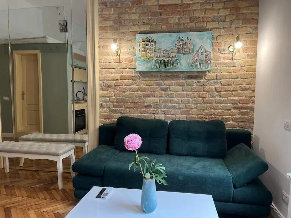 VISAJ Deluxe Downtown