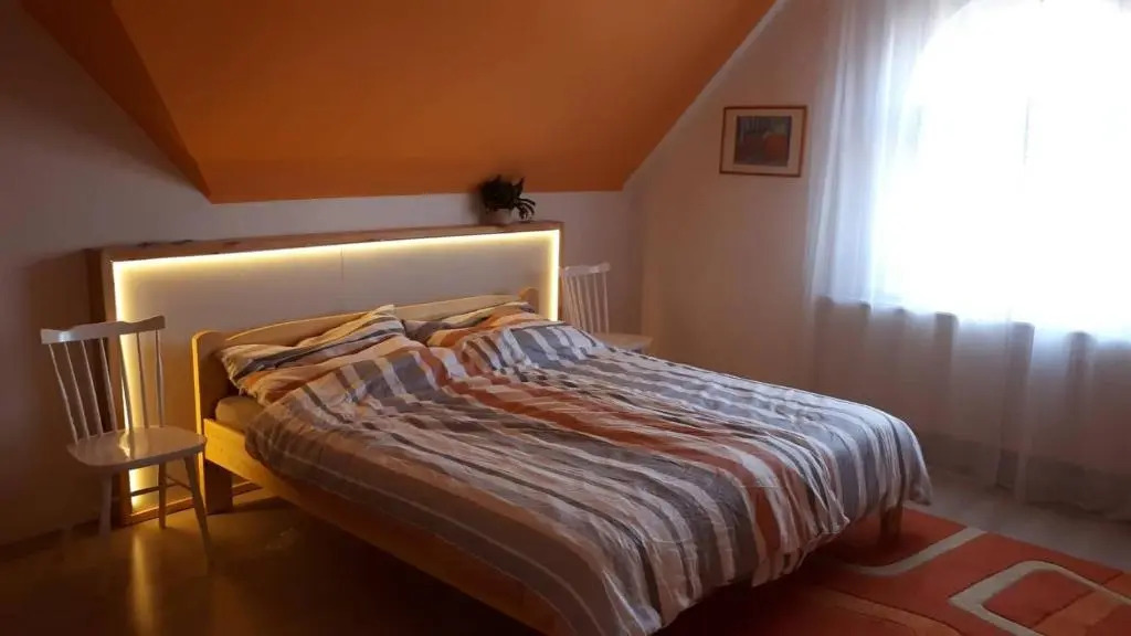 Barátságos ház emelete