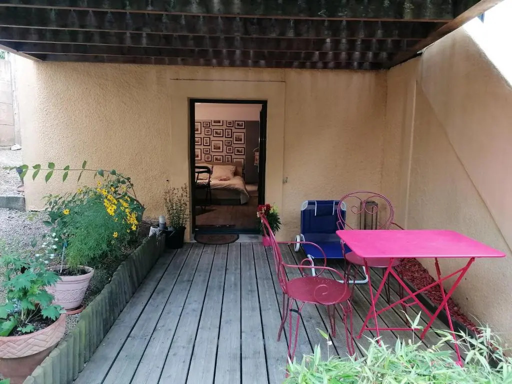 Guest House dans jardin exotique proche d'une voie verte