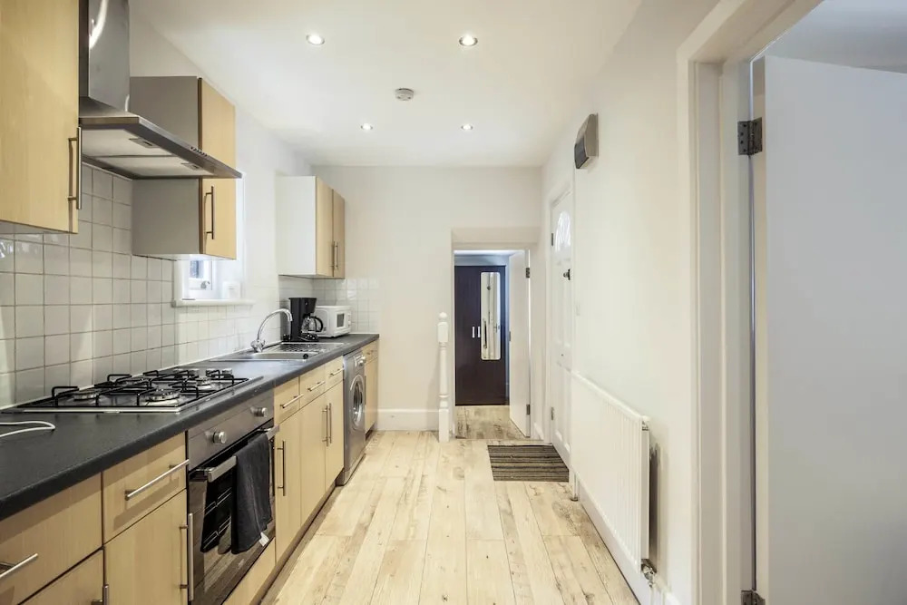 Bright Mornington Avenue Apartment II- KDW02