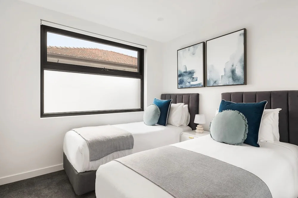 Docker Street Apartments by Urban Rest