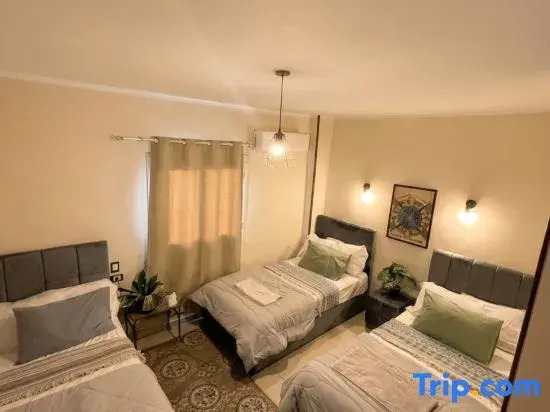 Pyramids Road Guest House