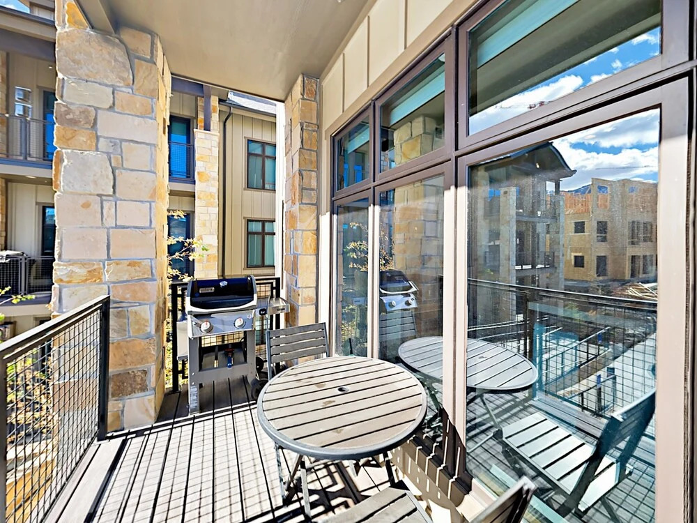 Blackstone Townhouse Unit #2A 2 Bedrooms 2.5 Bathrooms Townhouse