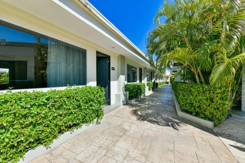 Отель Voco Surfside Aruba 