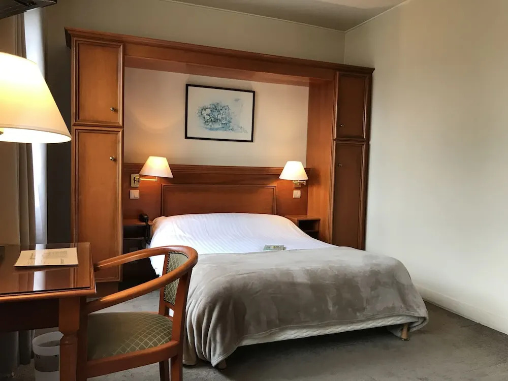Logis Hôtel Les Airelles Neufchâtel En Bray