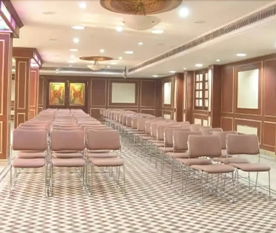Hotel Melrose Inn - Near Railway Station , Aligarh