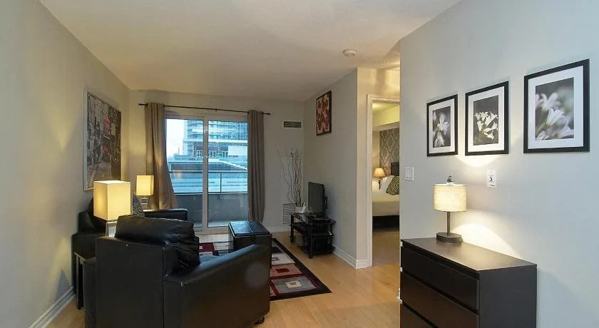 Royal Stays Suites - Blue Jays Way