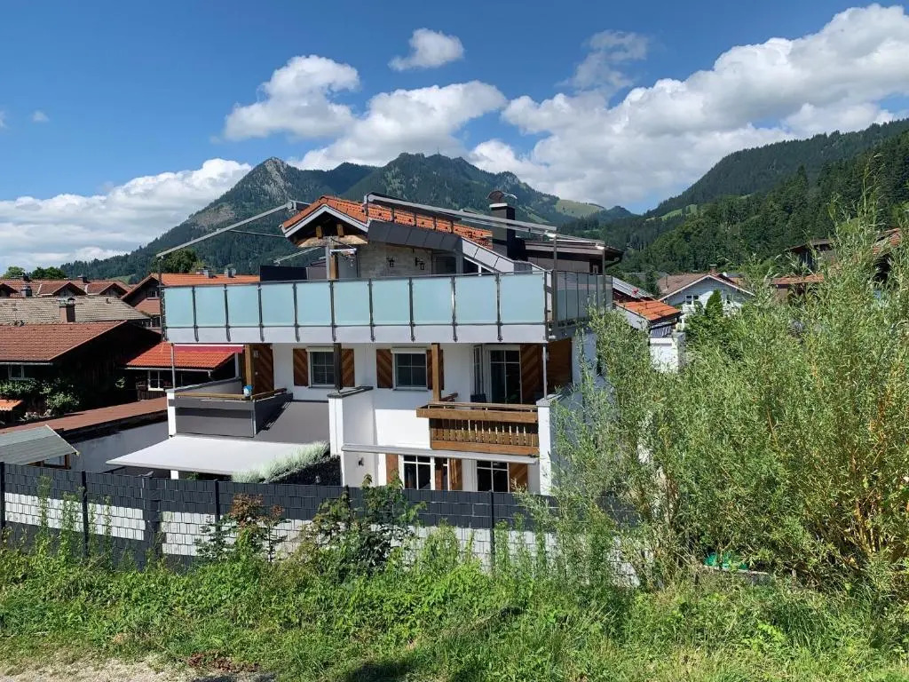 Berg Fux - Zwei Ferienhäuser mit je 5 und 6 Schlafzimmern mit eigener Dachterrasse - fantastischem Bergblick - Weber Gas Grill