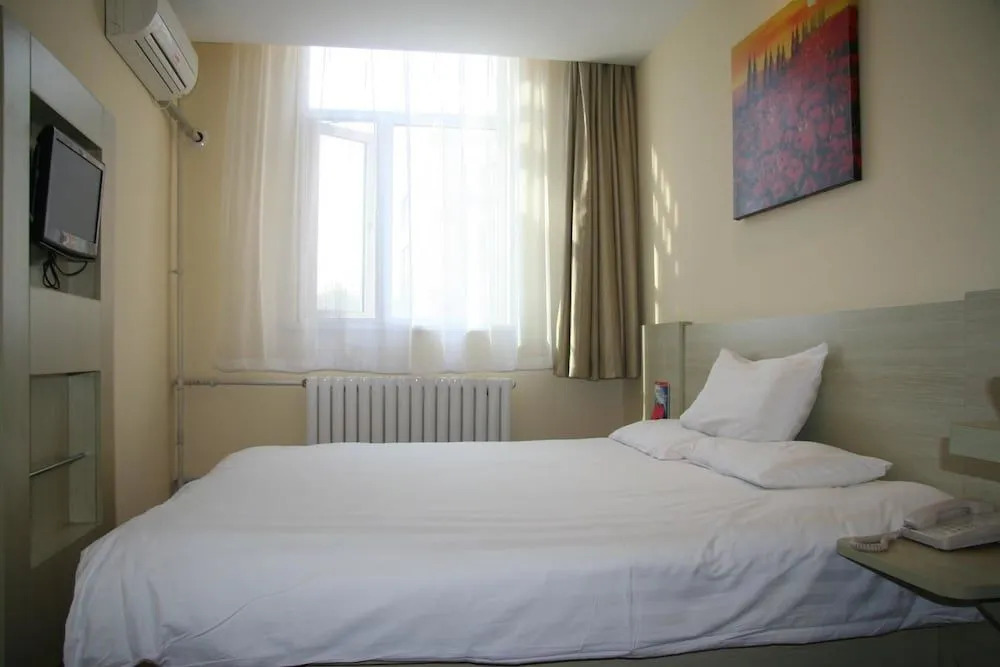 Madison Hotel Qingdao City Center (May Fourth Square)