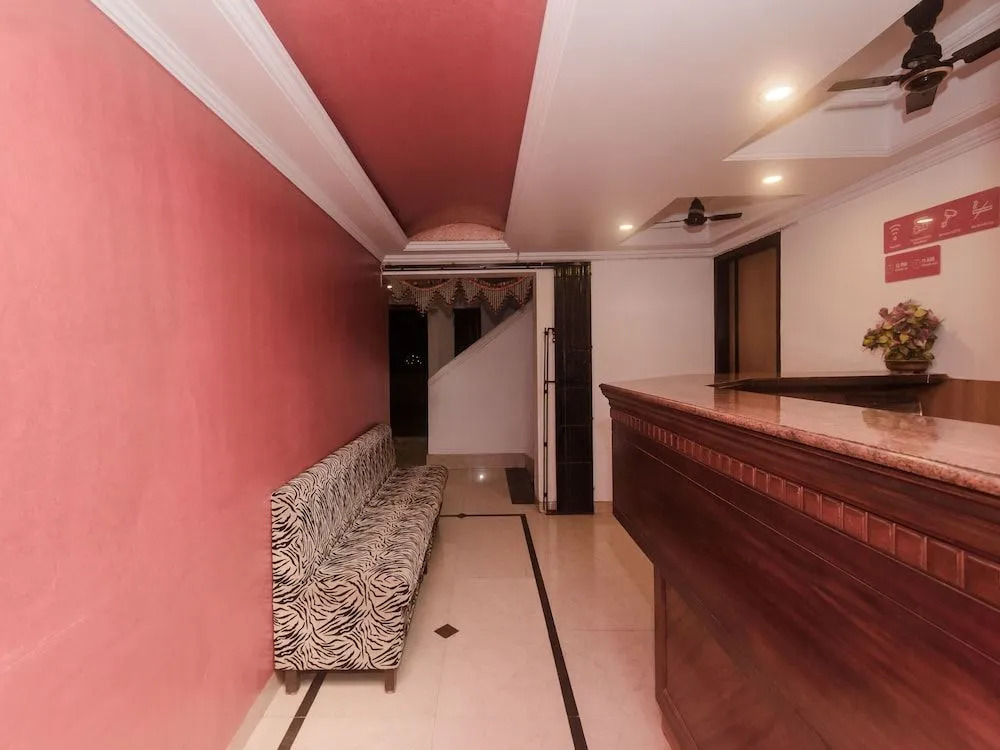 OYO 19028 Hotel Palm Star