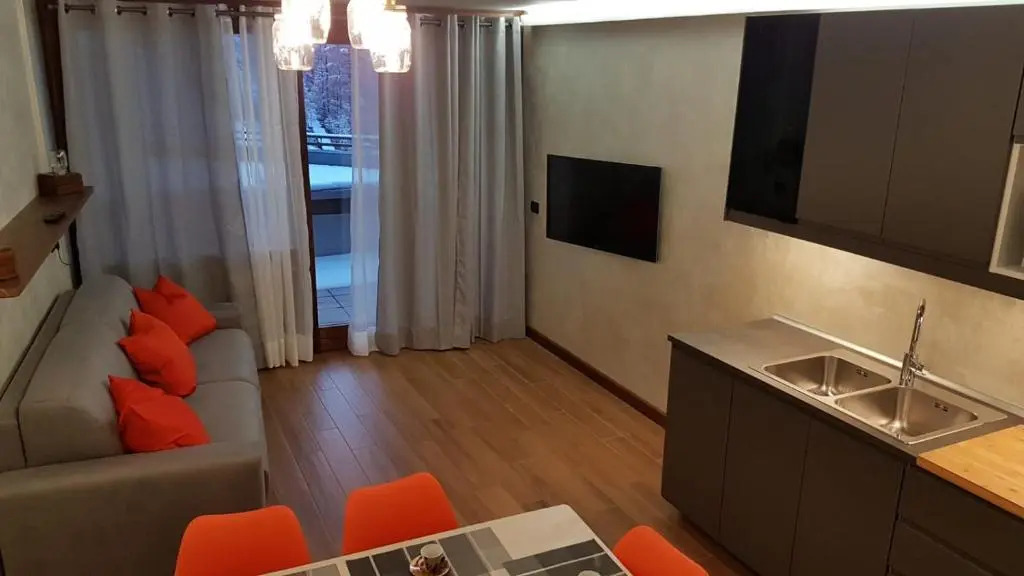 Orange Fox comfortable apartment Cervinia Ski resort & free WiFi