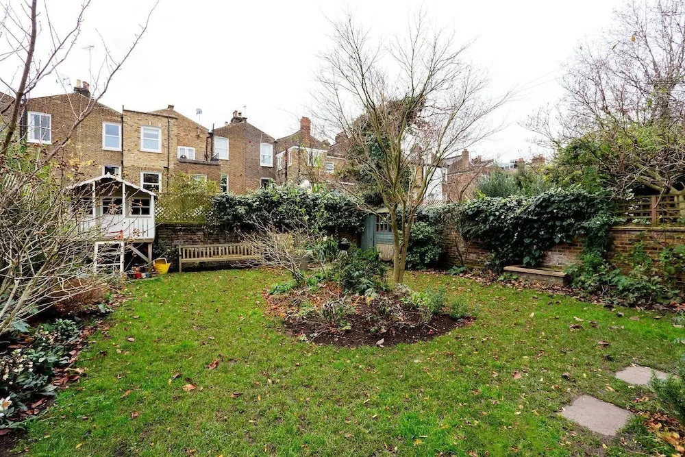 Brackenbury Gardens