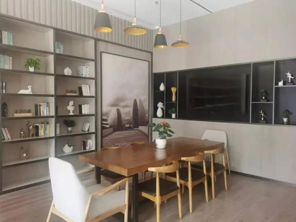 Echarm Hotel (Zhuhai Qinglü Road Riyuebei Grand Theatre)