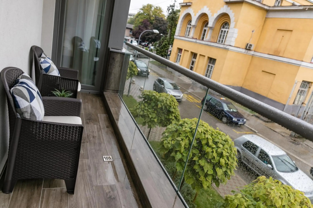 TODOR APARTMENTS Center
