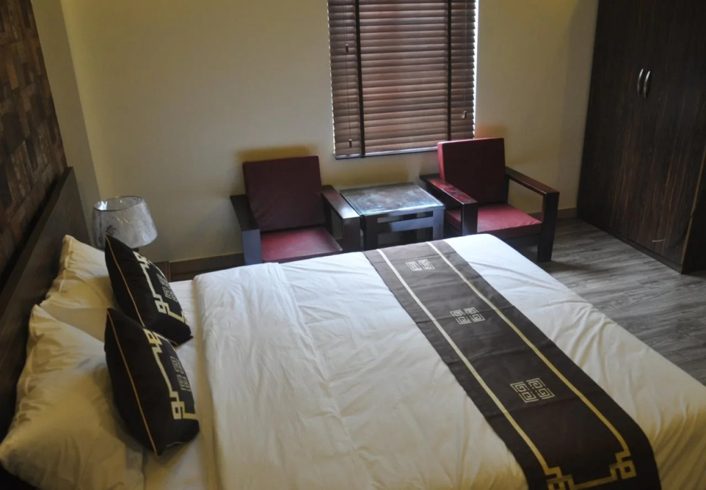 Rose Hotel