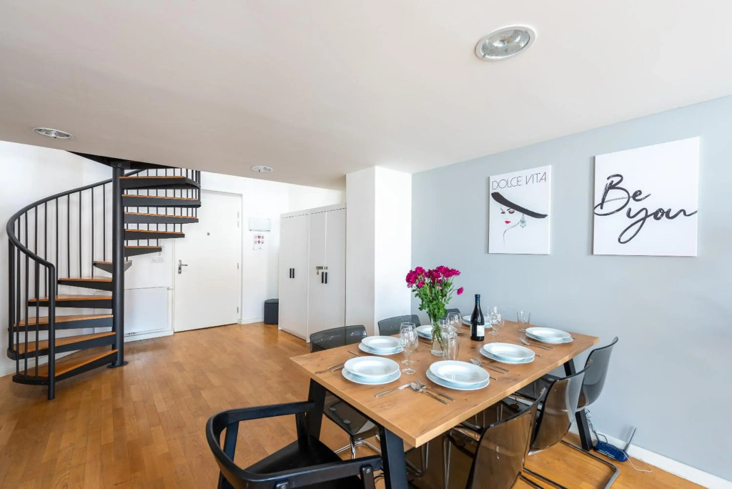 Spacious 3-room Apartment I Center I Palladium Mall