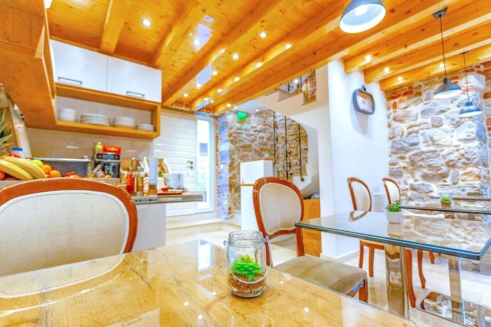 L U X E Split Luxury Rooms