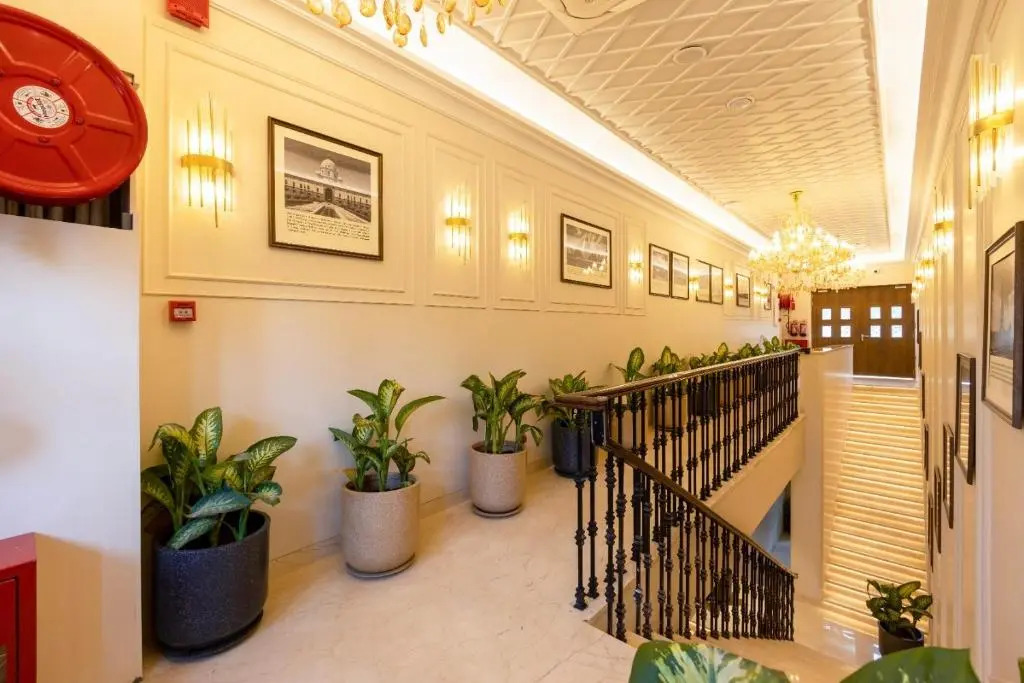 Saltstayz Autograph - Connaught Place