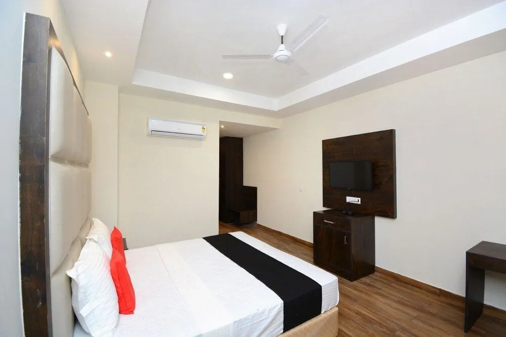 Capital O 37234 Reejas Inns N Suites