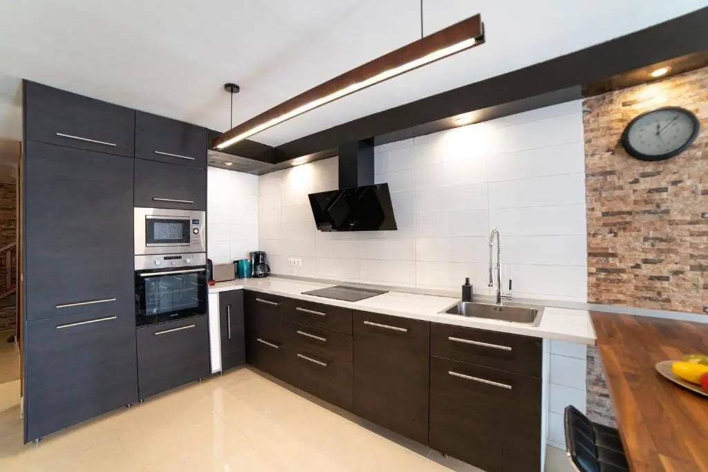 6 Bedroom Luxury Villa 300m from the water front