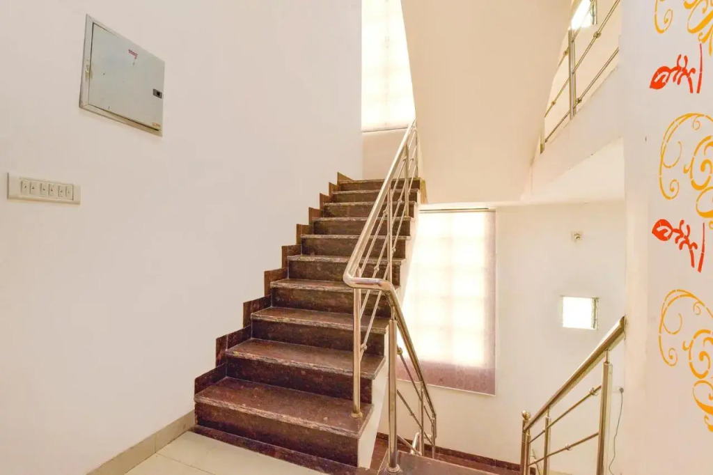 Fabexpress Shree Thakur- 700 Meter Away From Railway Station
