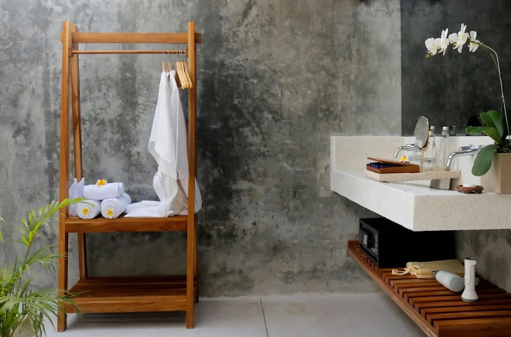 The Sender Pool Suites