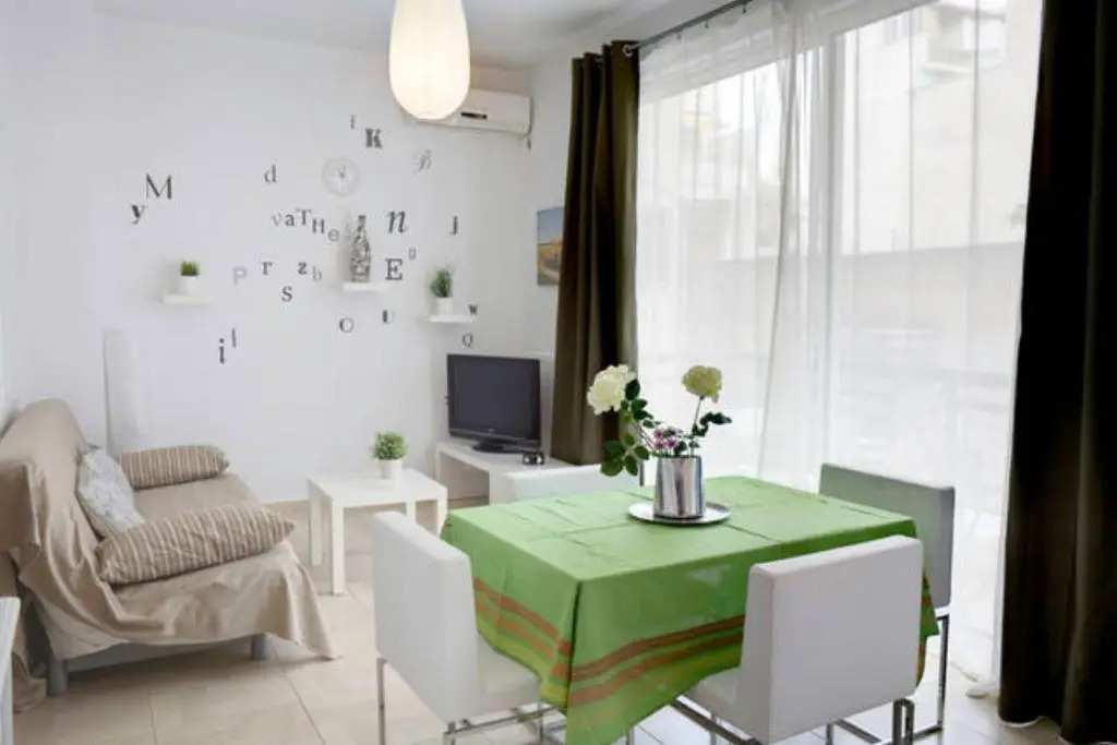 Thelma's Apartment