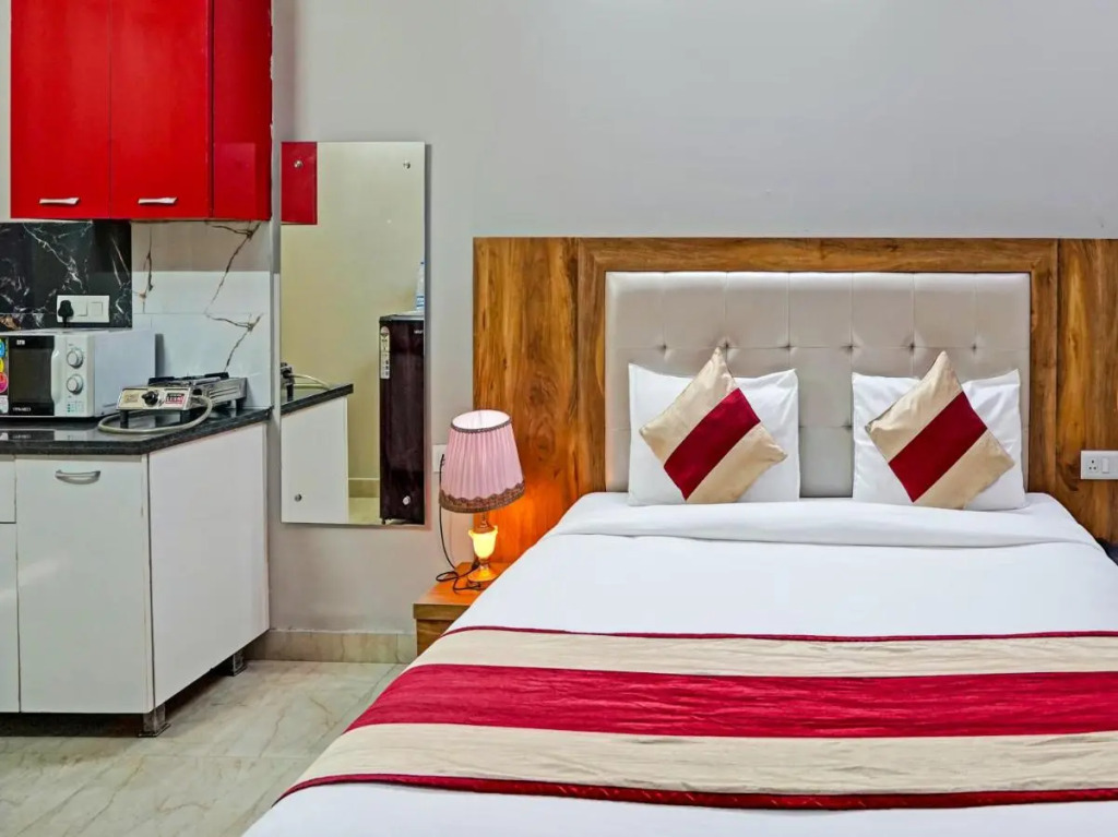 Serviced Apartment near Medanta by BedChambers
