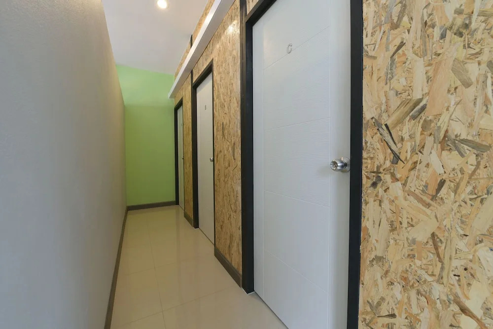 OYO 526 Baan Wararin Hostel