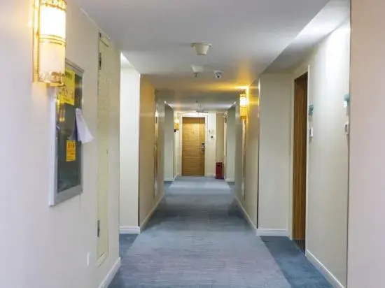Yihyatt Hotel (Yulin Chinese Medicine Hong Kong Store)