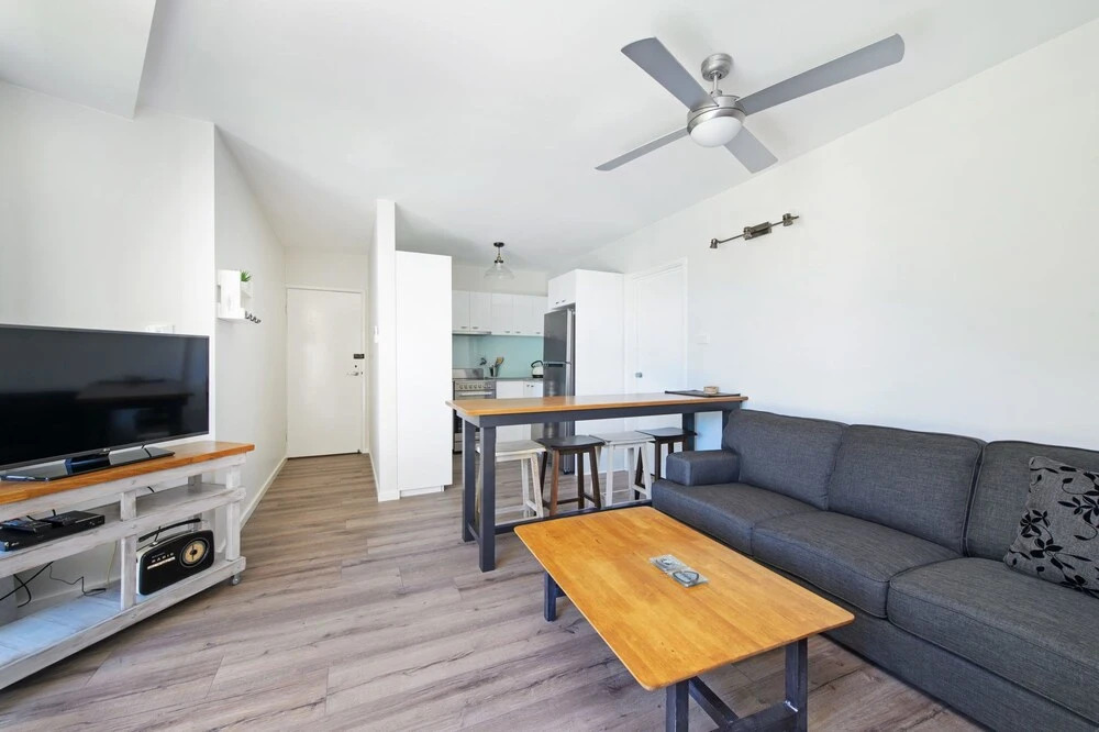Flynns Beach Apartments 4, 41 Pacific Drive
