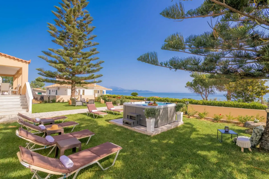 Sea Elegance Villa - On the Beach, by ZanteWize