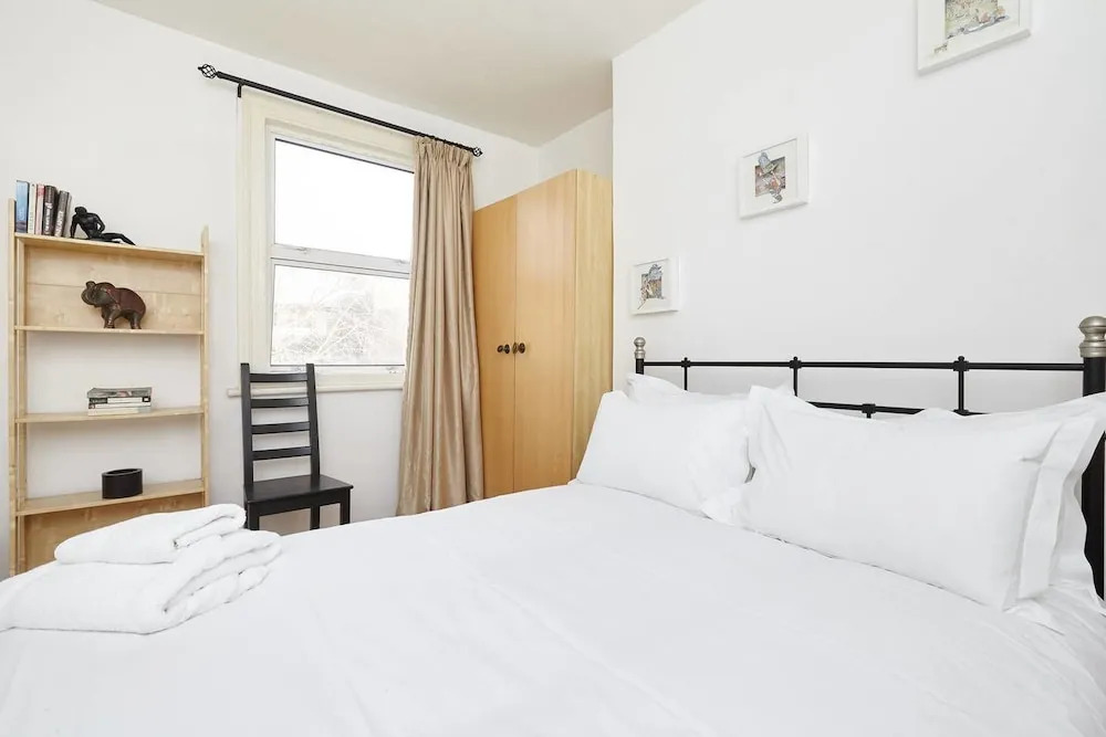 East London 1 Bedroom Flat With Terrace