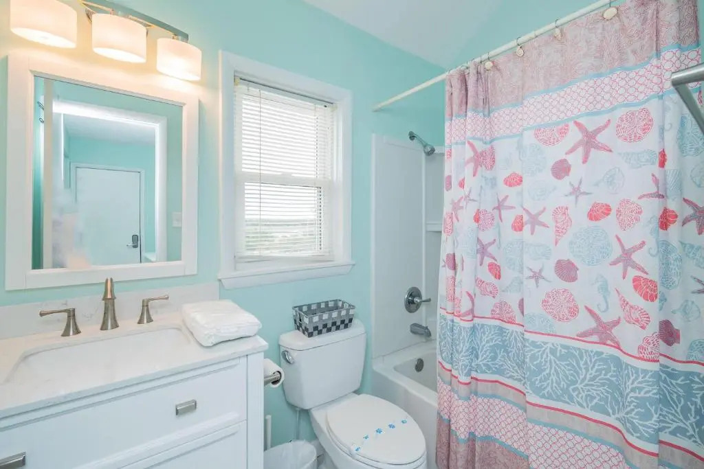 10 Conch Too by Oak Island Accommodations